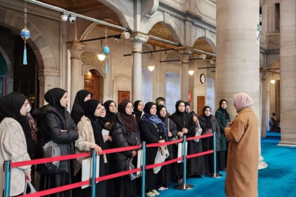 Eyüpsultan Camii Rehberi Sümeyye Kapusuz