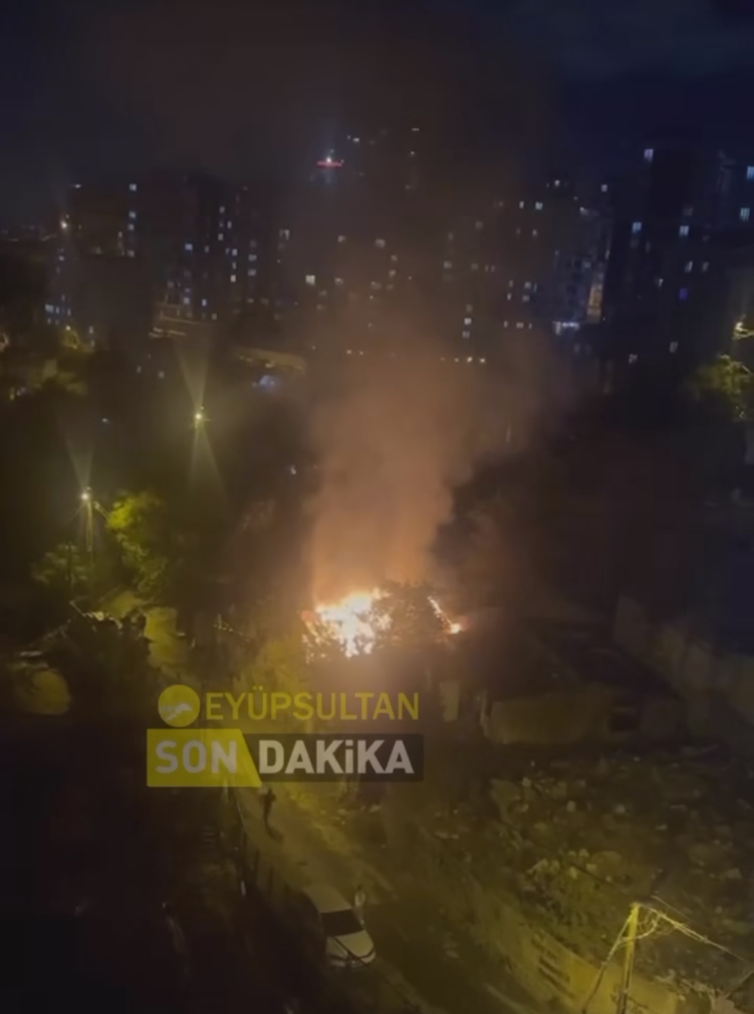 Sondakika! Karadolap Filiz sokakta gecekonduda yangın çıktı
