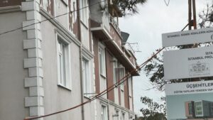 Eyüpsultan'da kaçak kat kavgasında komşularına ateş etti: 3 yaralı